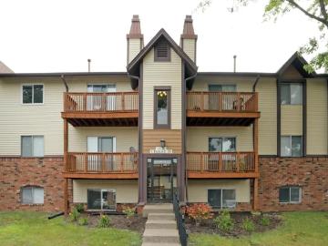 3 BR, 2 BA Apartment 2900 Middle Road Unit 0722, Bettendorf, IA 52722