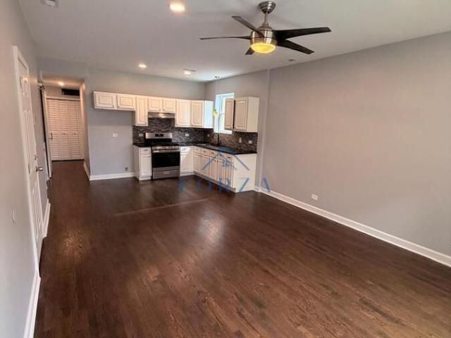 3 BR, 2 BA Apartment 2906 W Flournoy St, Chicago, IL 60612