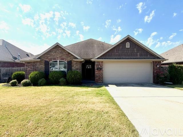 3 BR, 2 BA Apartment 2909 West Featherock Way, Fayetteville, AR 72704