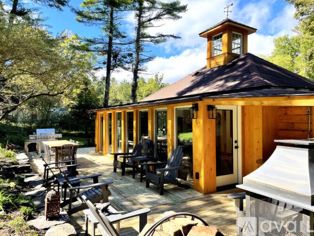 3 BR, 2 BA Apartment 29 Van Dale Road, Woodstock, NY 12498