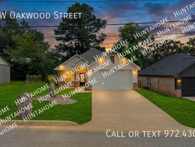 3 BR, 2 BA Apartment 2006 W Oakwood Street, Tyler, TX 75702