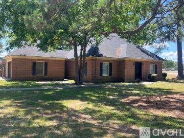 3 BR, 2 BA Apartment 200 Merry Wood Dr, Statesboro, GA 30458