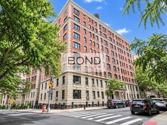 3 BR, 2 BA Apartment 200 Riverside Drive, New York, NY 10025