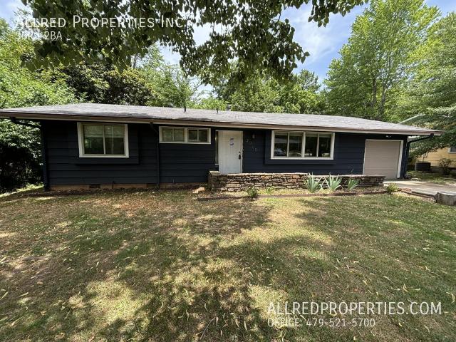 3 BR, 2 BA Apartment 2010 W. Ora Dr., Fayetteville, AR 72701