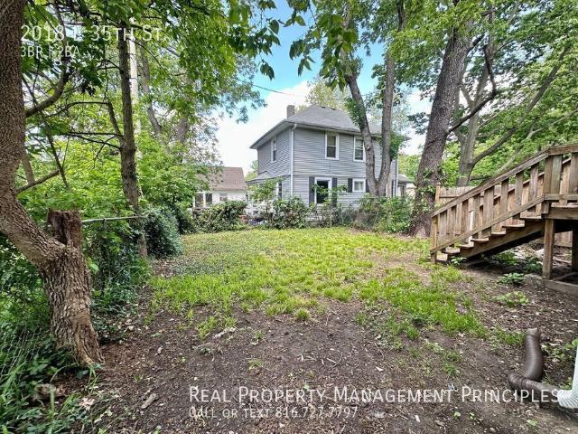 3 BR, 2 BA Apartment 2018 E 35th St Kansas City, MO 64109