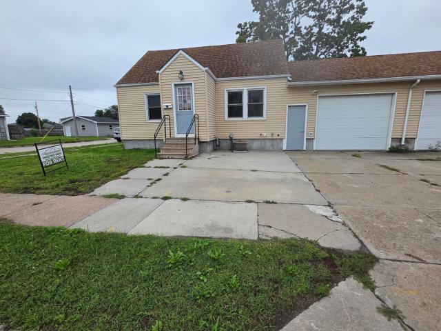 3 BR, 2 BA Apartment 201 W Monroe Ave, Norfolk, NE 68701