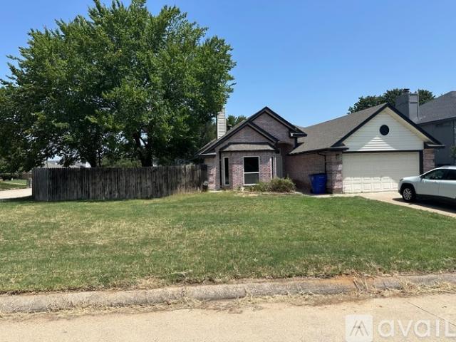 3 BR, 2 BA Apartment 201 Hillside Drive, Kennedale, TX 76060