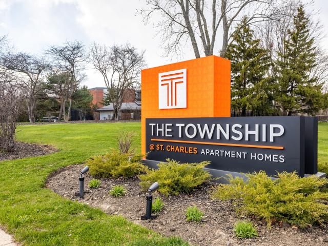 3 BR, 2 BA Apartment 201 N Tyler Rd Unit 227, Saint Charles, IL 60174