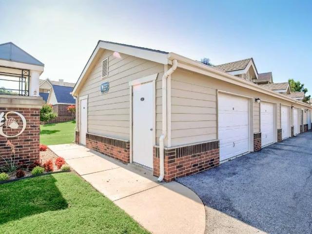 3 BR, 2 BA Apartment 20202 East Admiral Place Unit 1111, Catoosa, OK 74015