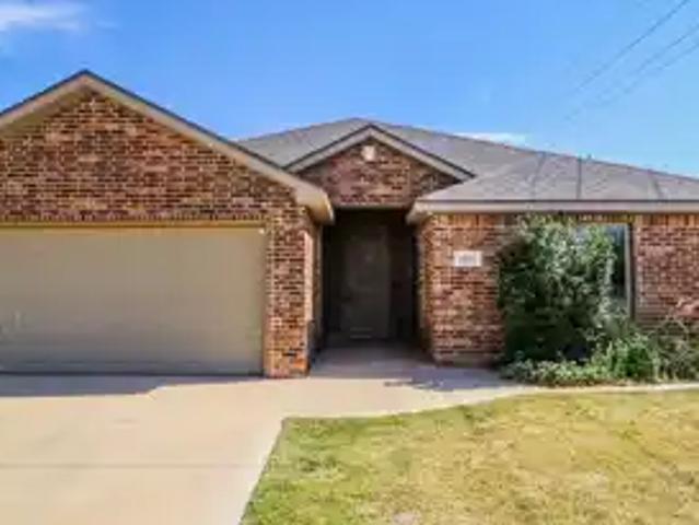 3 BR, 2 BA Apartment 2023 88th St, Lubbock, TX 79423
