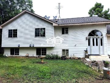 3 BR, 2 BA Apartment 20245 Ann River Dr, Mora, MN 55051