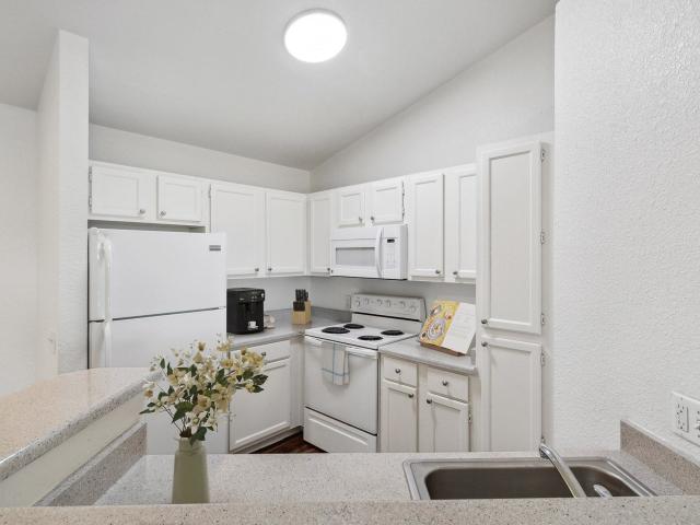 3 BR, 2 BA Apartment 2030 Prospector Court Unit 39K202, Bullhead City, AZ 86442