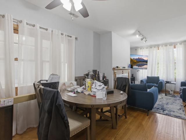 3 BR, 2 BA Apartment 2033 West Huron, Chicago, IL 60612
