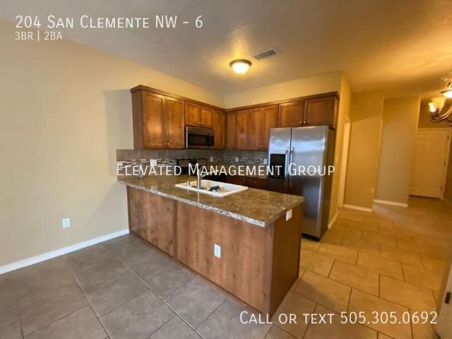 3 BR, 2 BA Apartment 204 San Clemente NW, Albuquerque, NM 87107