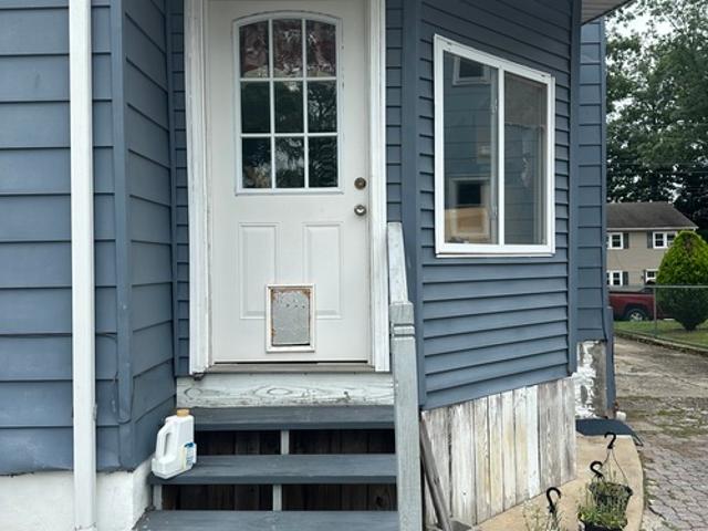 3 BR, 2 BA Apartment 206 Bathgate Ave, Unit 1, South Bound Brook, NJ 08880