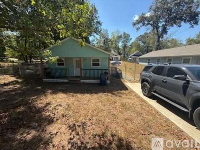 3 BR, 2 BA Apartment 213 Hull Avenue, Gladewater, TX 75647