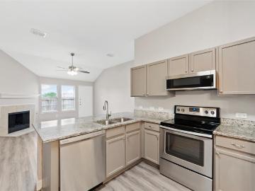 3 BR, 2 BA Apartment 2101 Wildwood Drive, Forney, TX 75126