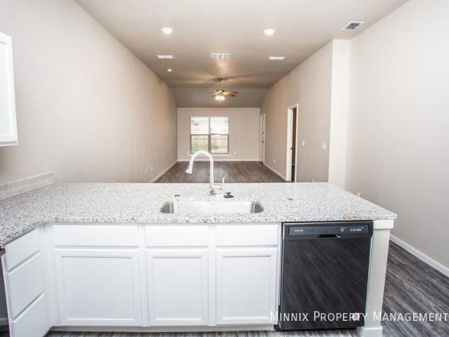 3 BR, 2 BA Apartment 2102 N. Ave. L, Lubbock, TX 79403