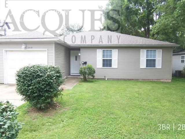 3 BR, 2 BA Apartment 2118 W. Calhoun St Springfield, MO 65802