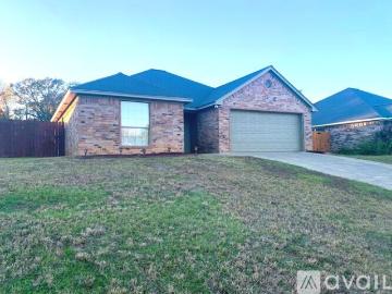 3 BR, 2 BA Apartment 211 Patricia Court, Tyler, TX 75702