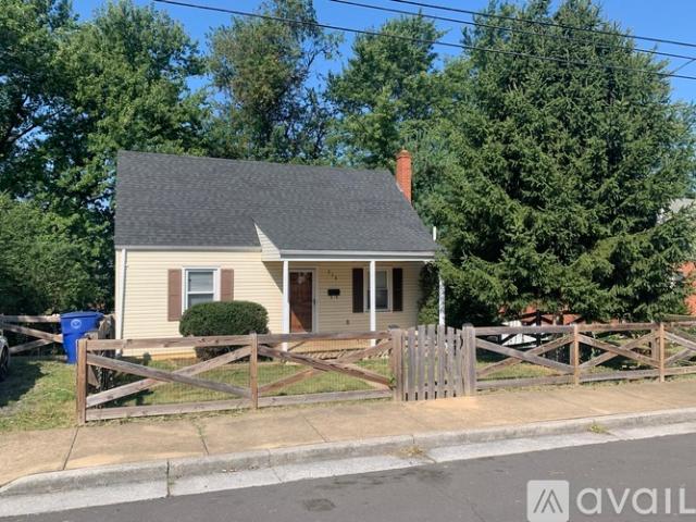 3 BR, 2 BA Apartment 212 Polk Ave, Front Royal, VA 22630