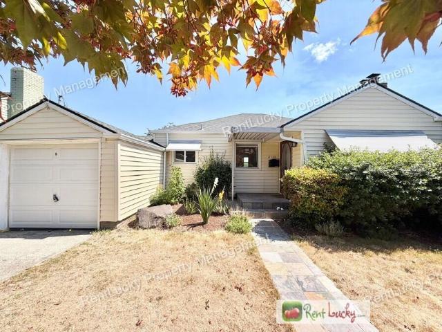 3 BR, 2 BA Apartment 2130 Montvale Place West, Seattle, WA 98199
