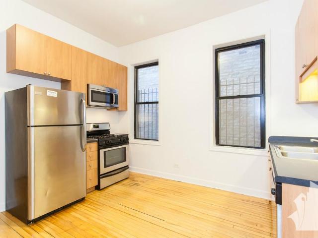 3 BR, 2 BA Apartment 2134 West Concord Place, Chicago, IL 60647