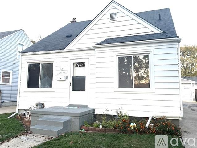 3 BR, 2 BA Apartment 21536 Panama St, Warren, MI 48091