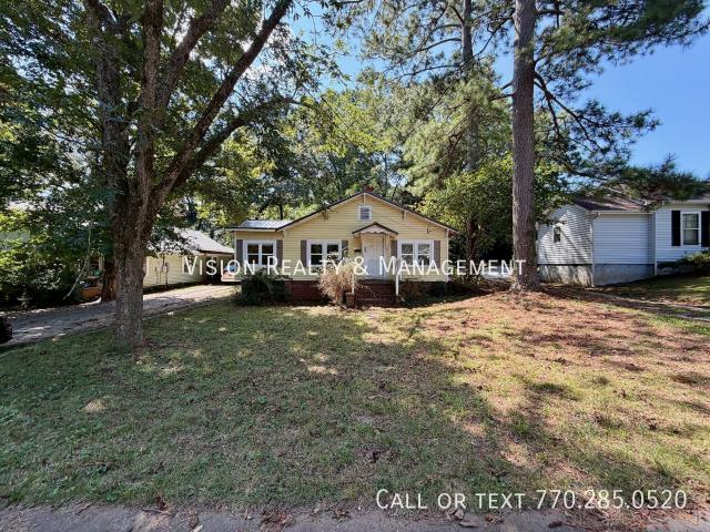 3 BR, 2 BA Apartment 215 Brown St, Carrollton, GA 30117