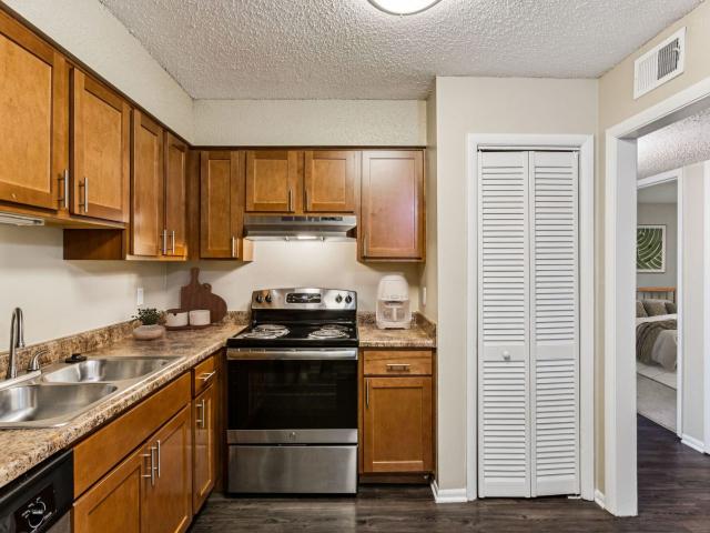 3 BR, 2 BA Apartment 2190 Memorial Dr Unit 109, Clarksville, TN 37043