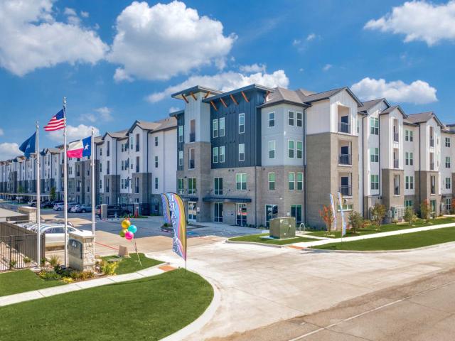 3 BR, 2 BA Apartment 2200 West Bruton Road Unit 3674, Balch Springs, TX 75180