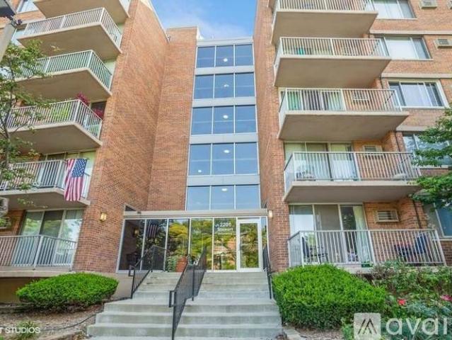 3 BR, 2 BA Apartment 2201 South Stewart Avenue, Unit 5M, Lombard, IL 60148