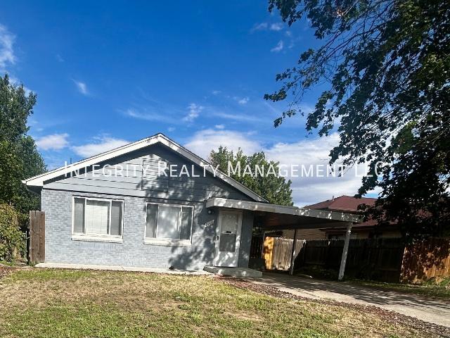 3 BR, 2 BA Apartment 2208 Kenton St Aurora, CO 80010