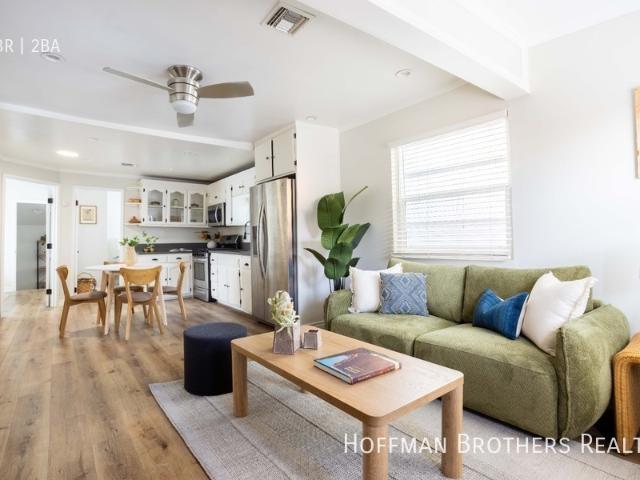 3 BR, 2 BA Apartment 2210 Clinton St, Los Angeles, CA 90026