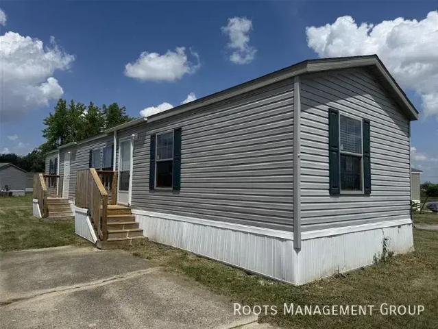 3 BR, 2 BA Apartment 2220 Dunkelburg Rd Lot#921, Fort Wayne, IN 46819