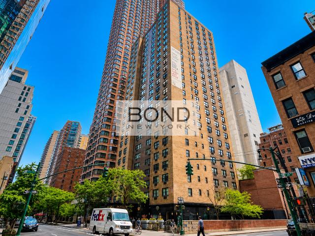 3 BR, 2 BA Apartment 222 East 39th Street, New York, NY 10016