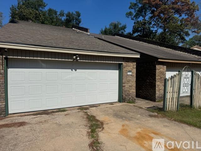 3 BR, 2 BA Apartment 2230 Crosstimbers Drive, Huntsville, TX 77320