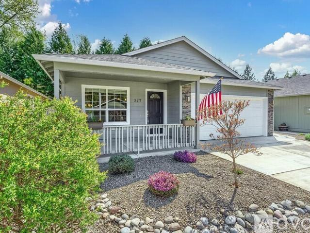 3 BR, 2 BA Apartment 227 Westbrook Drive, Rogue River, OR 97537