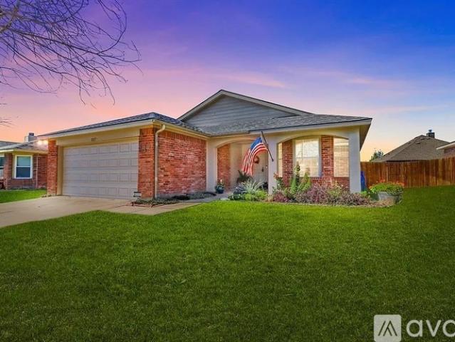 3 BR, 2 BA Apartment 227 Hilltop Dr, Justin, TX 76247