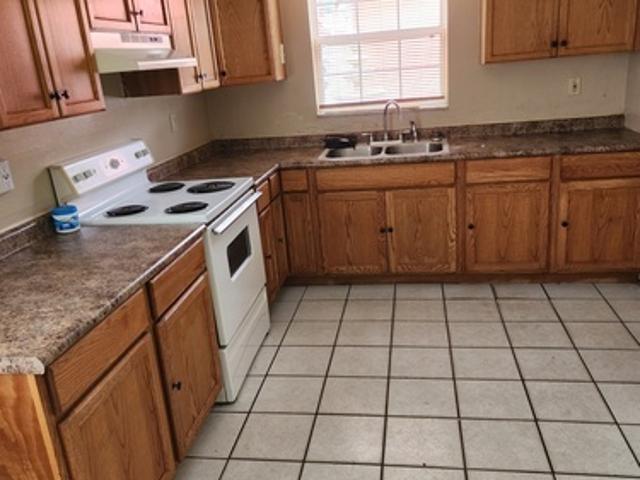3 BR, 2 BA Apartment 226 North Thompson Road, Apopka, FL 32703