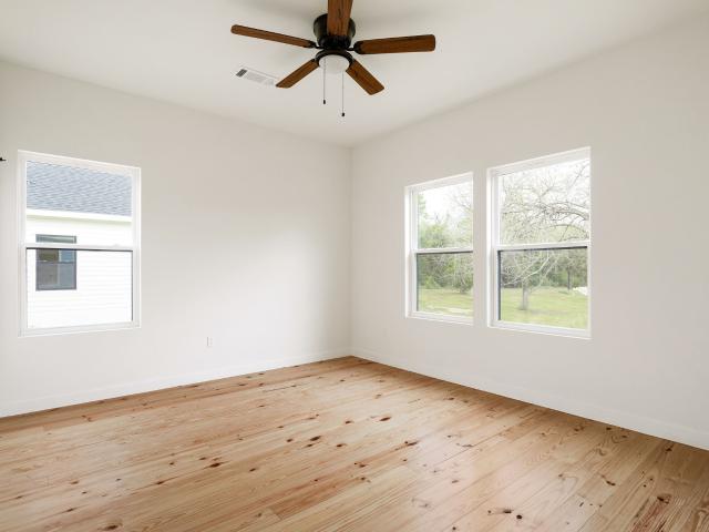3 BR, 2 BA Apartment 226 North Dixie Street, Brenham, TX 77833