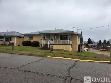 3 BR, 2 BA Apartment 229 Elaine Street, Weirton, WV 26062