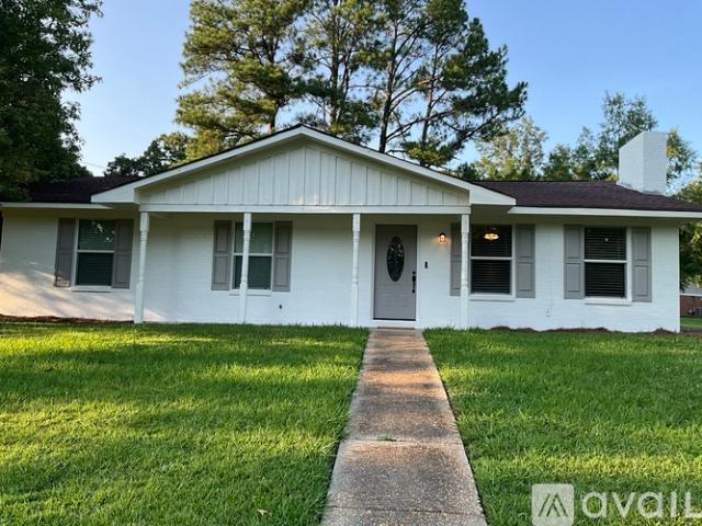 3 BR, 2 BA Apartment 2308 Redbud Lane, Tupelo, MS 38801