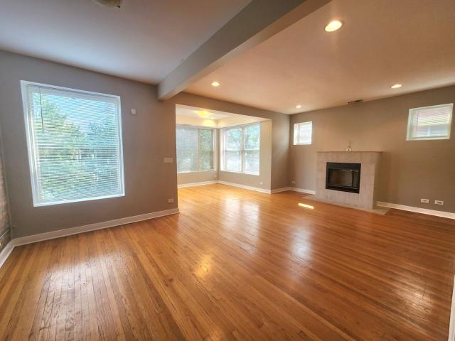 3 BR, 2 BA Apartment 2320, Chicago, IL 60649