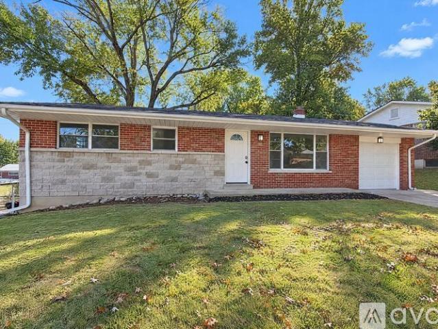 3 BR, 2 BA Apartment 2321 Ruckert Ave, Saint Louis, MO 63114