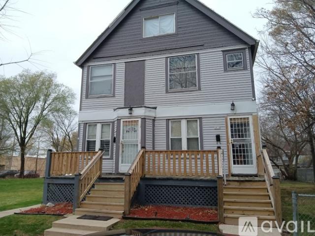 3 BR, 2 BA Apartment 2337 N 17th St, Unit 2 Upper Unit, Milwaukee, WI 53206