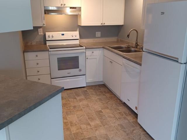 3 BR, 2 BA Apartment 23410 18th Ave S, Des Moines, WA 98198