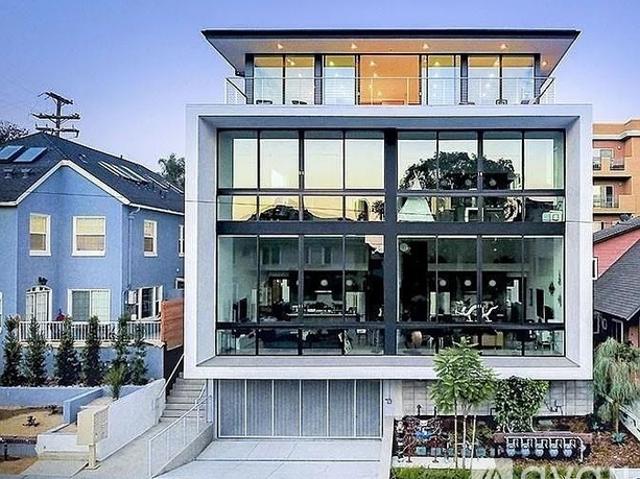 3 BR, 2 BA Apartment 2359 Front Street, Unit Sora, San Diego, CA 92101
