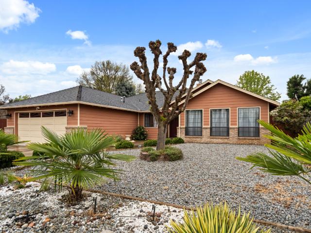 3 BR, 2 BA Apartment 2360 Temple Dr, Medford, OR 97504