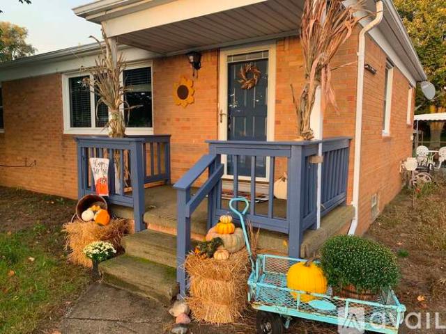 3 BR, 2 BA Apartment 2386 Crescent Lake Road, Oakland County, MI 48329
